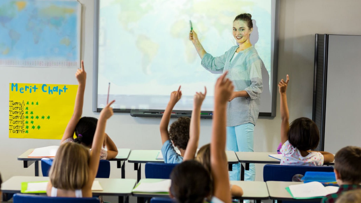 Projector for classrooms in UAE